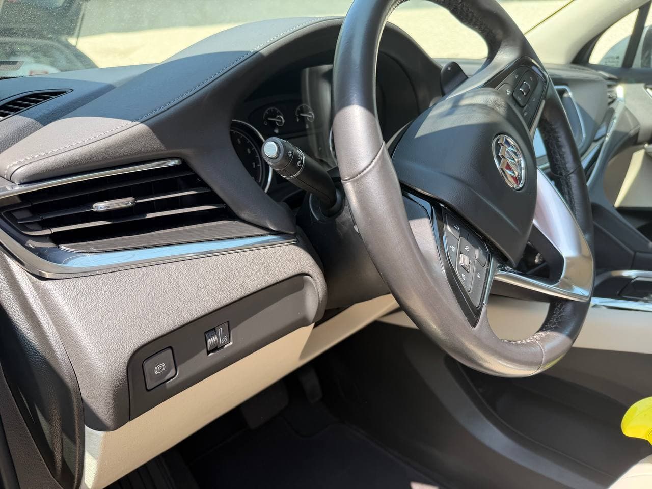 Dashboard & steering wheel detail